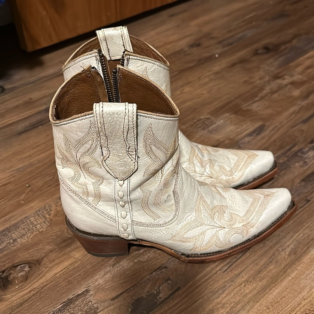 Cowgirl boots!!